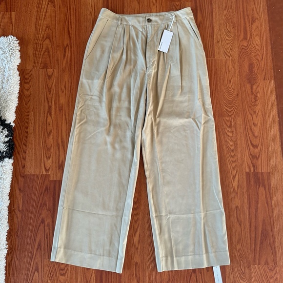 Reformation Mason Cropped Pants in Light Beige - Picture 3 of 8